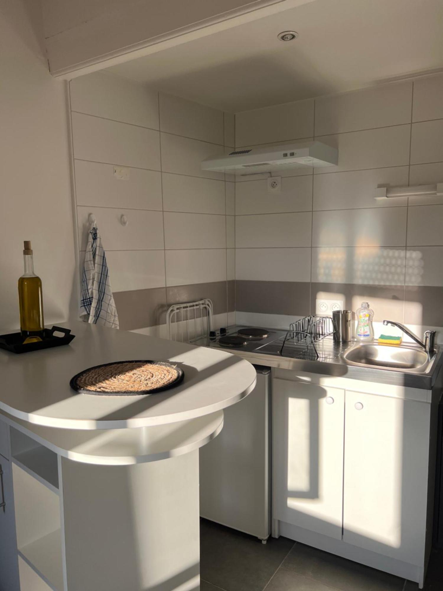 Cosy Studio Hyper Centre Avec Kitchenette & Climatisation Карпентра Екстериор снимка